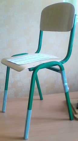Стулья и парты для школы